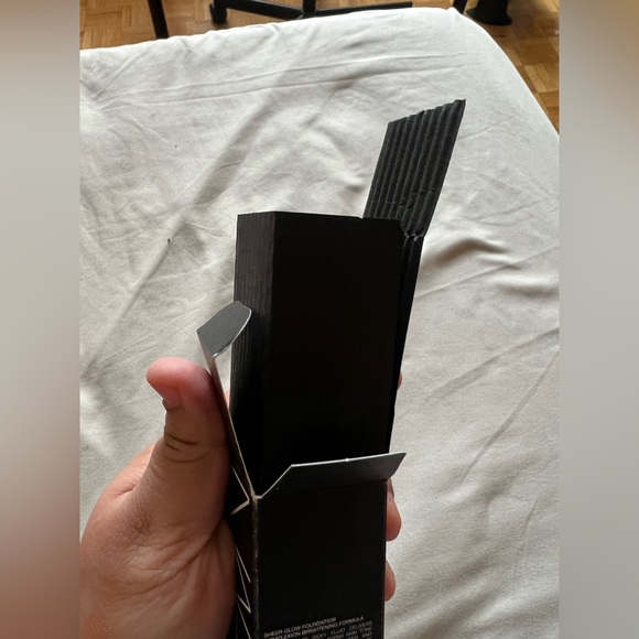 NARS cosmetics foundation - Picture 4 of 10